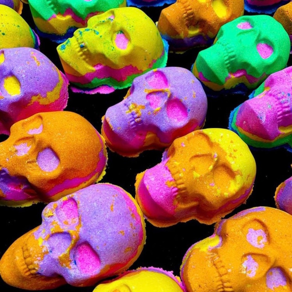COPY - Jumbo rainbow skull bath bomb